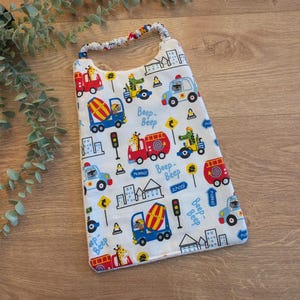Personalized nursery canteen napkin, table napkin, children's elastic bib, elastic napkin with first name vehicle car