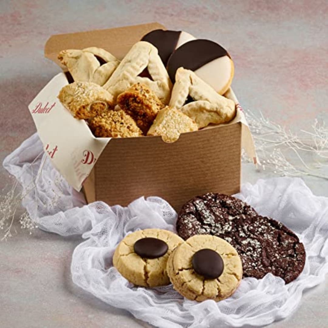 Dulcet Gift Baskets Classic Collection of Cake and Cookies in Kraft