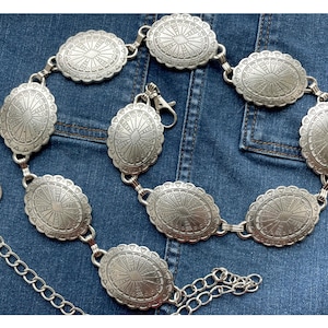 Westerngürtel aus silberfarbenem Metall Concho