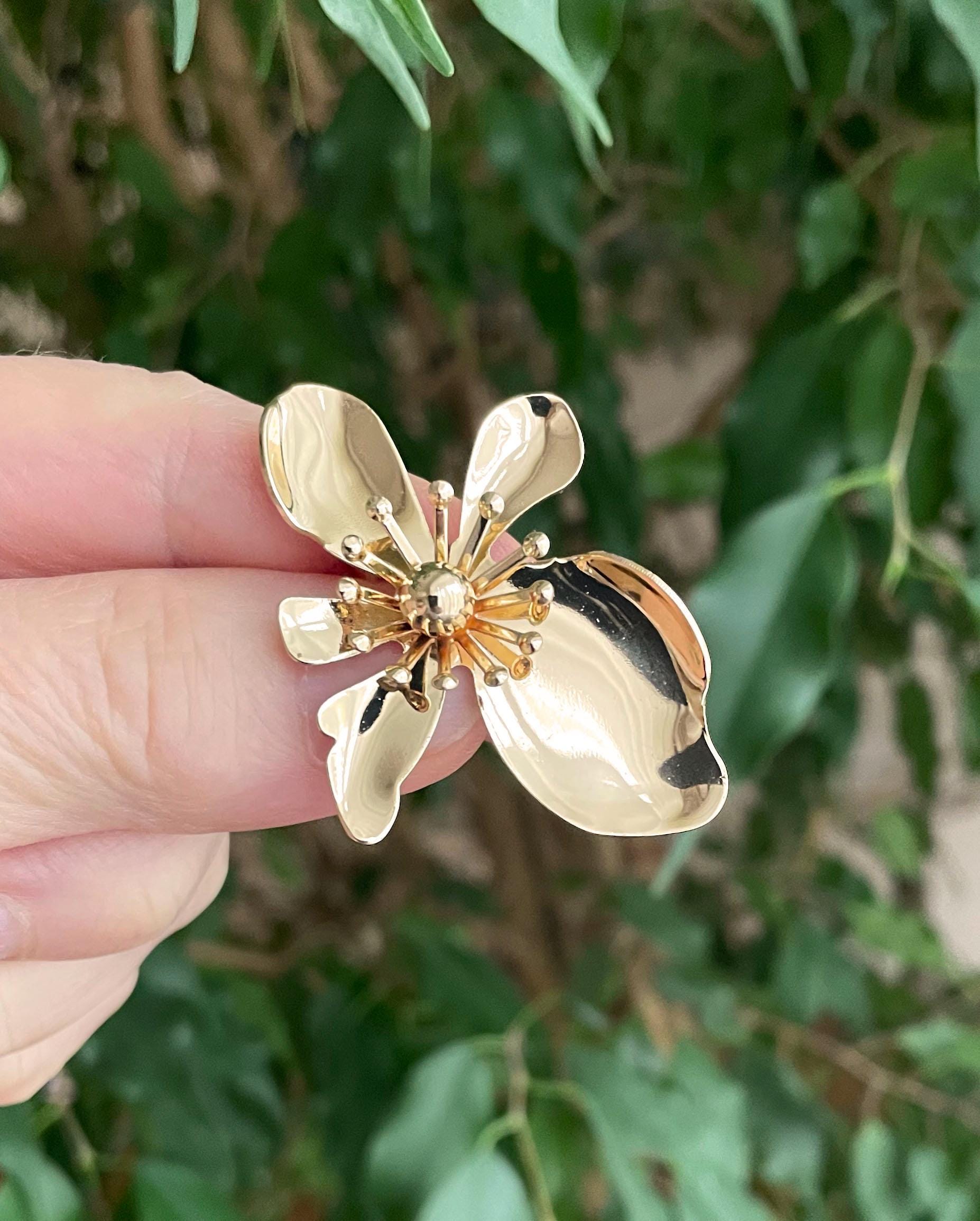 Gold flower brooch - Etsy Österreich, image size:1854x2310