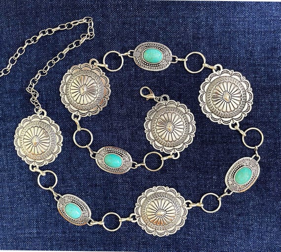 Silver Tone Chain Belt with Circular Accents No Boundaries Women main image 4
