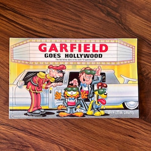 Garfield Vai a Hollywood - Revista em Quadrinhos, Primeira Edição de 1987, por Jim Davis, Capa Mole Vintage, Tira de Humor