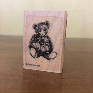 Graphistamp Shirley Holt 1988 Bloc d'estampes Ours en peluche avec chat | Timbres retraités des années 90, ours en peluche, chats | Blocs d'estampes uniques ours en peluche des années 90