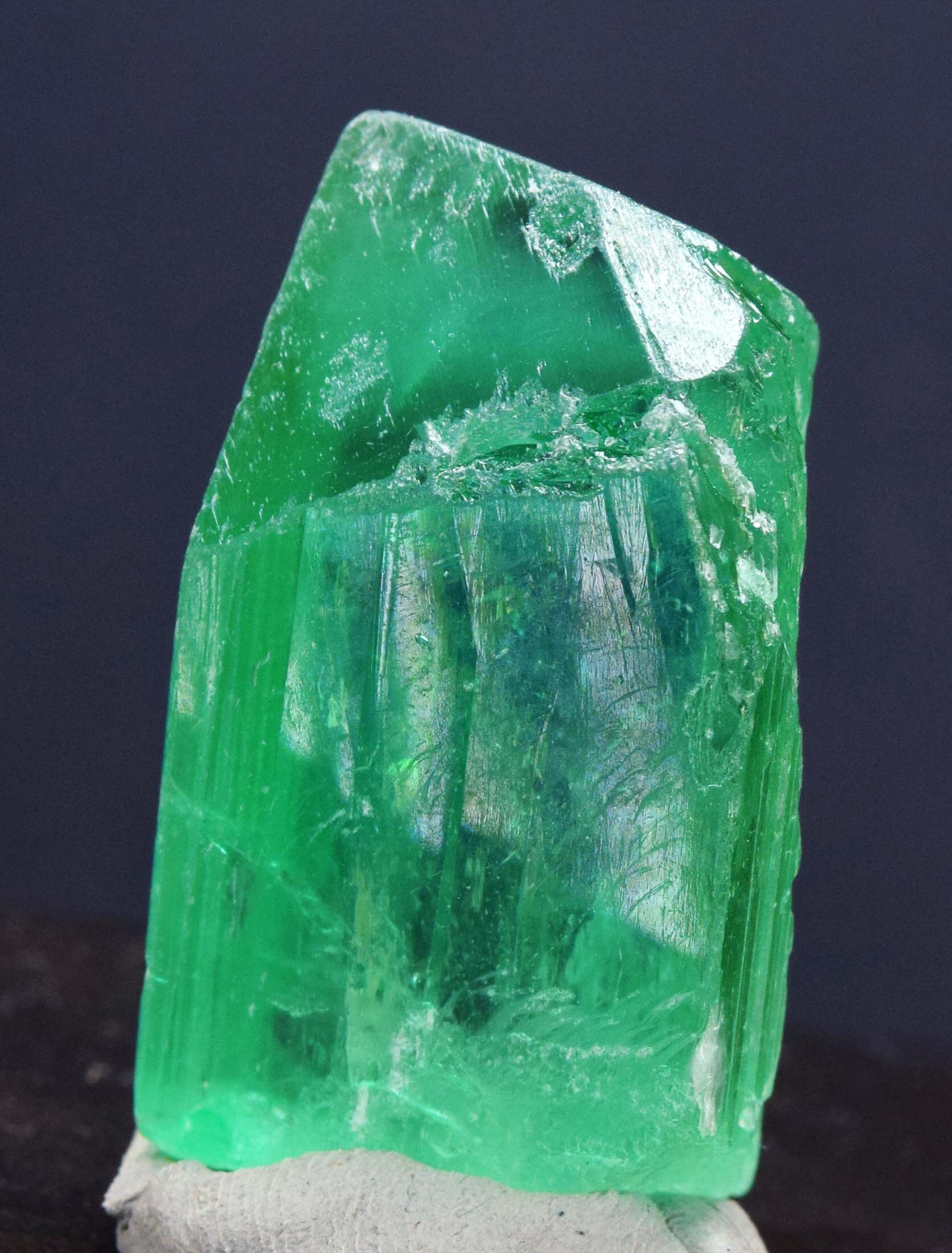Emerald Color Kunzite var Hiddenite Crystal Undamaged and V | Etsy