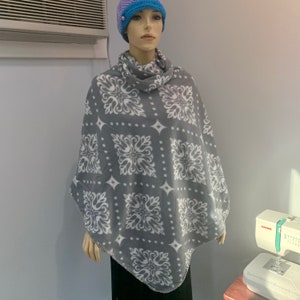 Floncho Poncho Gray Floral Diamond Fleece Cowl Poncho