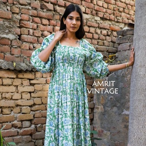 Grünes, gesmoktes Baumwoll-Maxikleid mit Blumenmuster - Handblock Gedruckt mit quadratischem Ausschnitt und Puffärmeln Boho Cottagecore Kleid