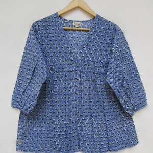 Túnica feminina casual de algodão com estampa de flores azuis índigo, decote em V, cintura império, mangas 3/4