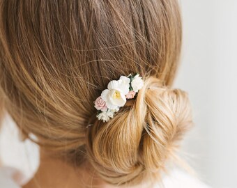 White flower hair wreath for women, Pastel headpiece with metal alligator clip, Natural hair bun accessory, Small hair comb in rose colours