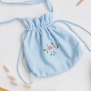 Blaue Leinentasche mit handgestickten Blumen, Mini-Kleinkind-Tasche, wiederverwendbare Beutel-Kordelzug-Schultertasche, Canvas-Tasche mit weichen langen Griffen