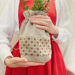 Sacco regalo riutilizzabile naturale per piccoli oggetti, sacchetto regalo di lino piccolo, sacchetto con coulisse in tessuto spazioso regolabile, borsa ecologica a fondo piatto