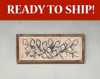 Art mural vintage en bois sculpté avec plumes de paon - Cadre en pin rustique