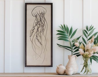 Décoration murale encadrée en bois de méduse | Décoration côtière dessinée à la main