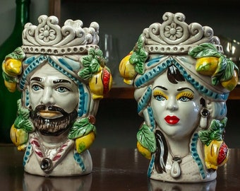 Céramique sicilienne "Vases à tête" - Têtes en céramique sicilienne marron foncé à décor de fruits L. 16 x H. 22 cm