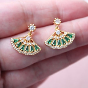 Delicate Art deco earrings Green Fan Crystal Fan Earrings Bridal earrings Gold Emerald Wedding Earrings, Wedding jewelry Bridesmaid earrings