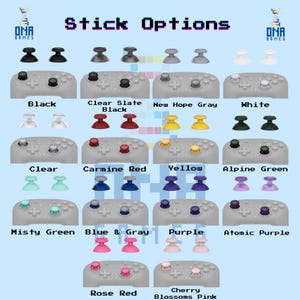 Puede incluir: Una muestra de opciones de sticks de DNA Games que presenta catorce pares de joysticks para mandos en varios colores, incluyendo negro, transparente, gris, blanco, rojo, amarillo, verde, azul, morado y rosa, junto a bases de mando a juego.