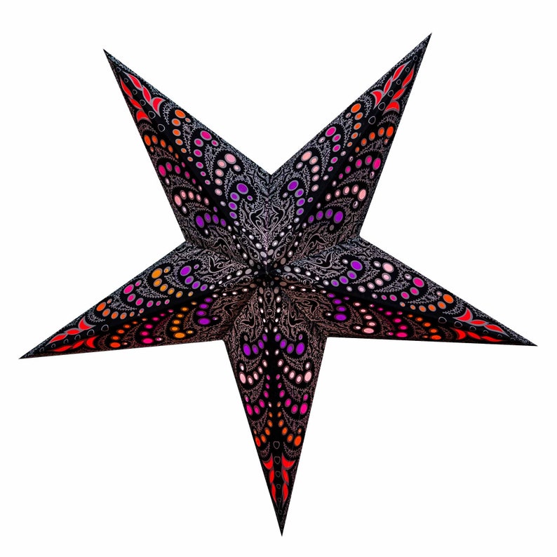 Puede incluir: Una linterna de papel en forma de estrella negra con un dise&ntilde;o intrincado y colorido. La estrella est&aacute; decorada con remolinos y puntos rosas, morados y naranjas.