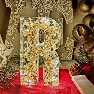 Lámpara de resina con letras grandes iluminadas, copos dorados, inicial personalizada, para el día de la madre. Adornos, regalos, decoración del hogar, luz de noche. Regalo hecho a mano para ella