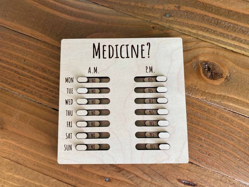 Wood Daily Medication Tracker Pill Reminder Supplies Wood Toggle Chart Weekly AM PM Medicine Refrigerator Magnet Gift For Mom Or Dad Bild 4