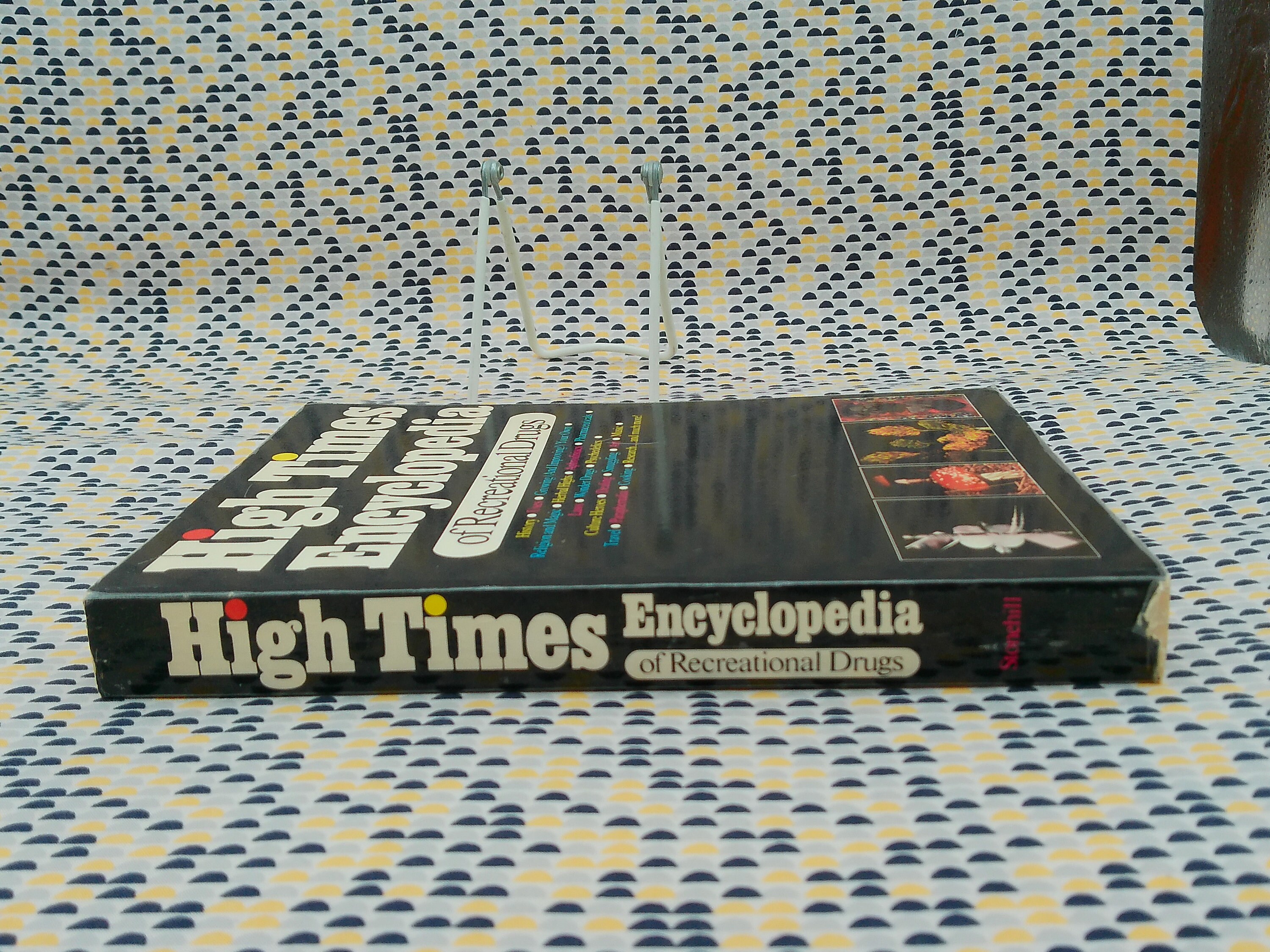 洋書 High Times Encyclopedia 洋書 High Times Encyclopedia High Times Encyclopedia of