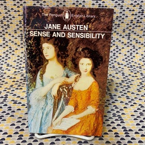 Rozważna i romantyczna - Jane Austen - stara książka w miękkiej oprawie - edycja Penguin