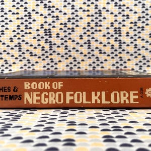 Libro de folclore negro - Editado por Langston Hughes y Arna Bontemps - Apollo Editions - Tapa blanda imagen 3