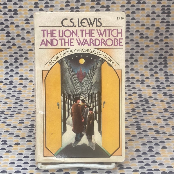 The Lion, The Witch, and the Wardrobe - Book 1 in The Chronicles of Narnia - C.S. Lewis - Vintage Paperback - Collier Books