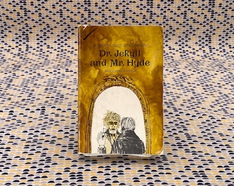 Dr Jekyll and Mr. Hyde and other stories - Robert Louis Stevenson - Vintage Paperback Book - Scholastic Library Edition
