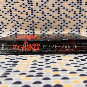 L'abisso - Steve Vance - Books Margins inc. - Copertina flessibile immagine 3