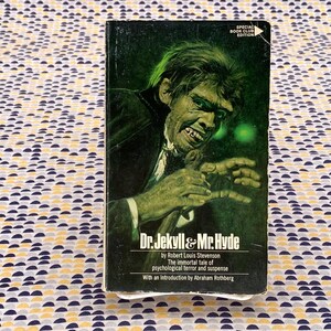 Dr Jekyll and Mr. Hyde and other stories - Robert Louis Stevenson - Vintage Paperback Book - Bantam Edition
