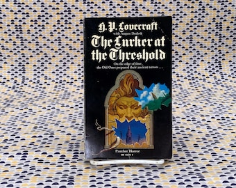 H.P. Lovecraft and August Derleth  - The Lurker at the Threshold - Vintage Paperback Book - 95 cent Beagle Horror Edition