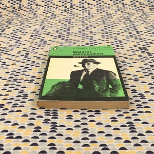 Maigret Stonewalled - Simenon - Penguin Maigret - Paperback image 4