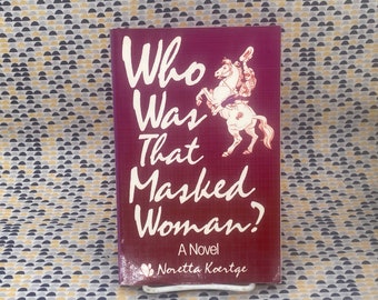 Qui était cette femme masquée ? - Noretta Koertge - livre de poche vintage - édition St. Martin's Press