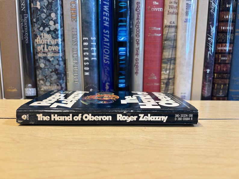A Mão de Oberon - Roger Zelazny - Avon - Brochura imagem 3