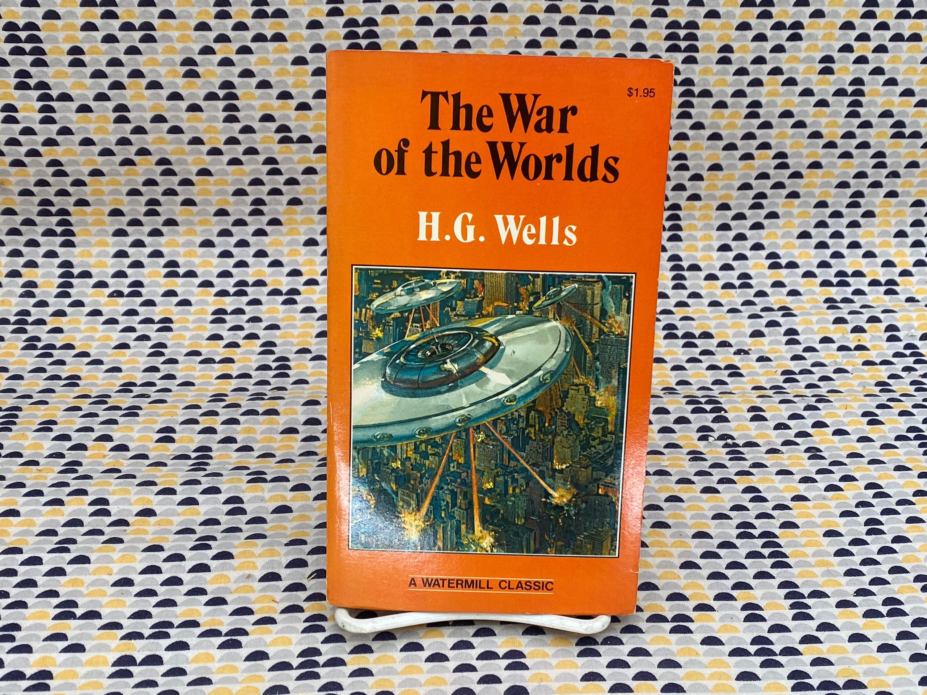 The War of the Worlds - H.G. Wells - Vintage Paperback Book