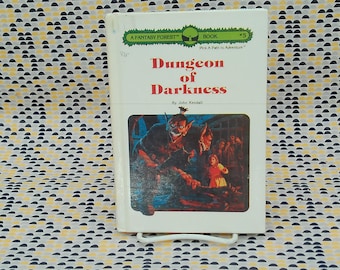 Mazmorra de la Oscuridad - Bosque de Fantasía #5 - John Kendall - TSR - Mazmorras y Dragones - Libro de tapa dura vintage - Elija un camino - Copia ex biblioteca