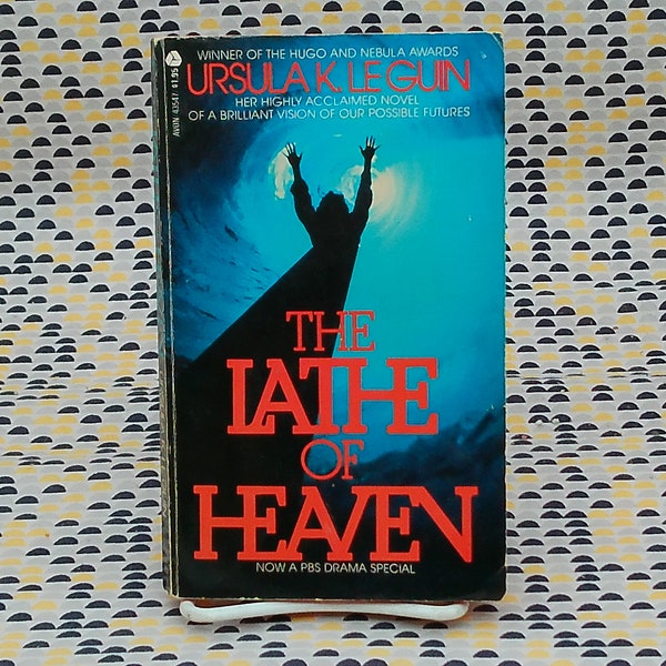 The Lathe of Heaven - Ursula K. LeGuin - Vintage Paperback - Avon Science Fiction