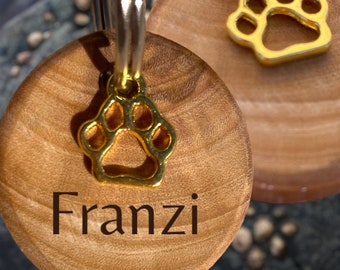 Kleine Hundemarke Hundeplakette mit Anhänger "Pfote" aus Olivenholz mit Gravur