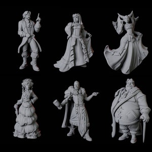 Op de afbeelding: Zes miniatuurfiguren van mensen in verschillende poses, allemaal gekleed in kleding uit een historische periode. De figuren zijn gemaakt van grijs materiaal en staan op een zwarte achtergrond.