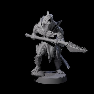 以下が含まれることがあります： 槍のような武器を持った、不気味な表情の灰色のミニチュアフィギュア。このフィギュアは、質感のある鱗のような外観で、円形の台座の上に立っています。背景は黒です。