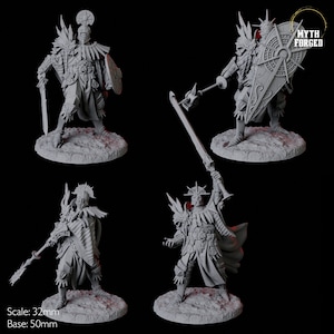 Peut inclure: Quatre figurines miniatures de guerriers à l'échelle 32 mm portant des armures et tenant des armes. Les figurines sont peintes en gris et sont posées sur des socles ronds. Les figurines font partie d'un ensemble de figurines pour jeux de table.
