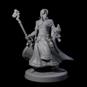 Puede incluir: Una figura gris de un personaje vestido con una túnica que sostiene un bastón y una bola de fuego. La figura está de pie sobre una base circular. La figura tiene el pelo largo y lleva una larga capa.