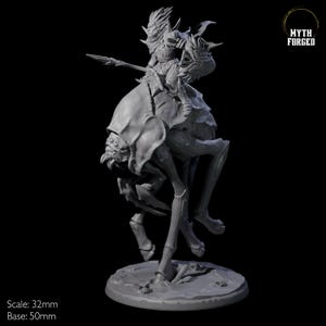 Angreifende Dunkelelfe oder Drow Kämpfer auf Underdark Ankheg Miniature B für D&D, Dungeons and Dragons, Pathfinder und andere Tabletopspiele