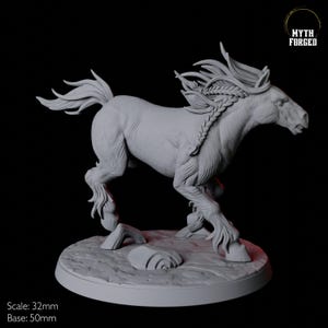 Wild galoppierende Pferdeminiatur B für D&D, Dungeons and Dragons, Pathfinder und viele andere Tabletopspiele