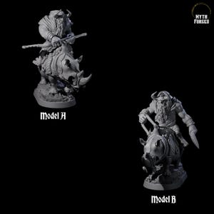 Due miniature di Ogre Rhino Riders in carica per D&D, Dungeons and Dragons, Pathfinder e molti altri giochi da tavolo