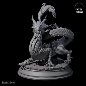 Impresionante miniatura de dragón dorado para D&D, Dungeons and Dragons, Pathfinder y muchos otros juegos de mesa.