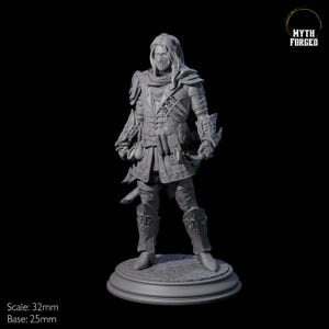 Shadowy Masked Rogue Miniature for D&D, Dungeons and Dragons, Pathfinder and many other tabletop games