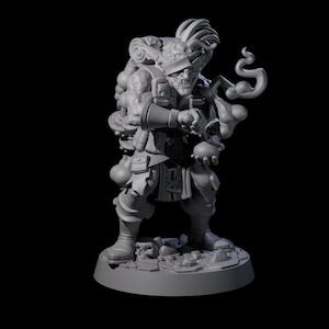 Può includere: Miniatura grigia stampata in 3D di un personaggio fantasy. La figura è una creatura simile a un goblin con una benda, che tiene in mano una boccetta di pozione e una nuvola di fumo vorticoso. Indossa un abito dettagliato.