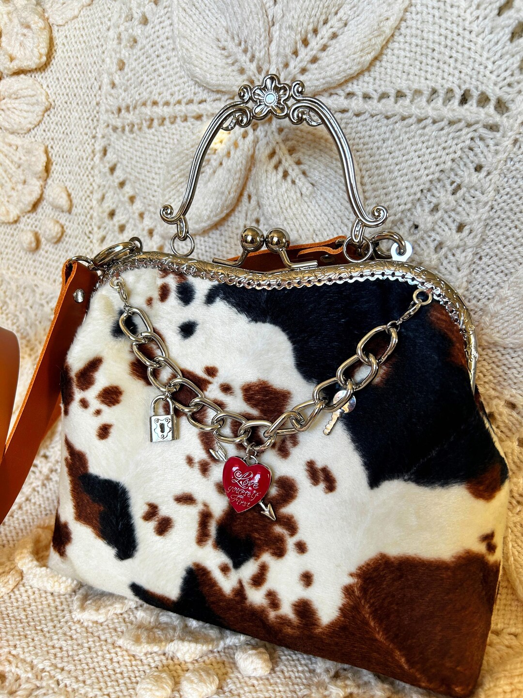 【schott】Cow leather body bag Amazon.co.jp: Schott PADDED LEATHER BODYBAG (Leather Body Bag