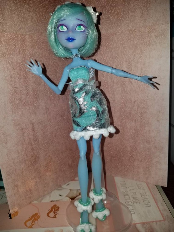 customized g3 ghoulia. not bad for my first time customizing, i think. : r/ MonsterHigh