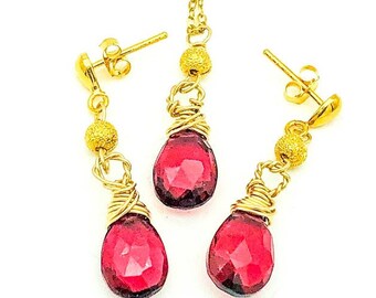 Conjunto de collar y pendientes de cuarzo rojo de laboratorio en oro laminado de 14k: piedra de nacimiento de julio